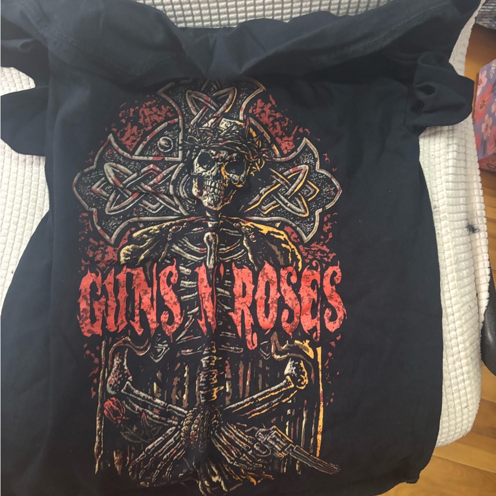 Edgy Black Graphic Tee with Skull Design